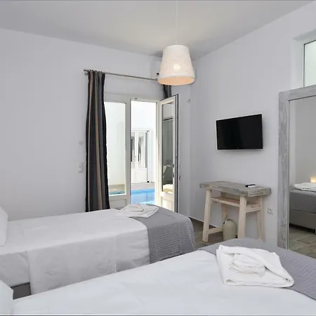 Nisides Naousa (Paros)