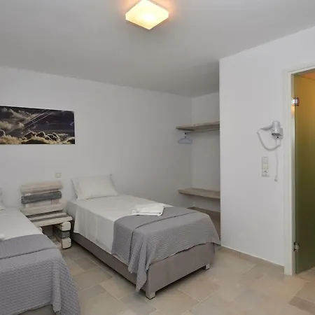 Nisides Villa Naousa (Paros)